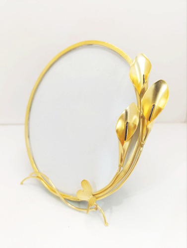 قاب عکس طلایی