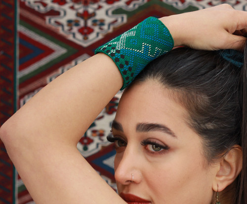 دستبند سوزندوزی بلوچی روچ مدل بهار